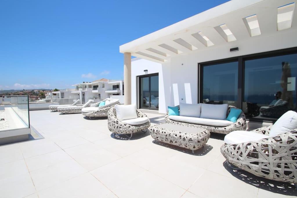 Luxurious Penthouse With Huge Panoramic Terrace Apartment San Roque  Exterior photo